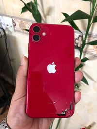 ايفون 11 فحم  جهاز مال صديقي هذا رقمه تواصلو ويا  07724796937 يكول مكف...