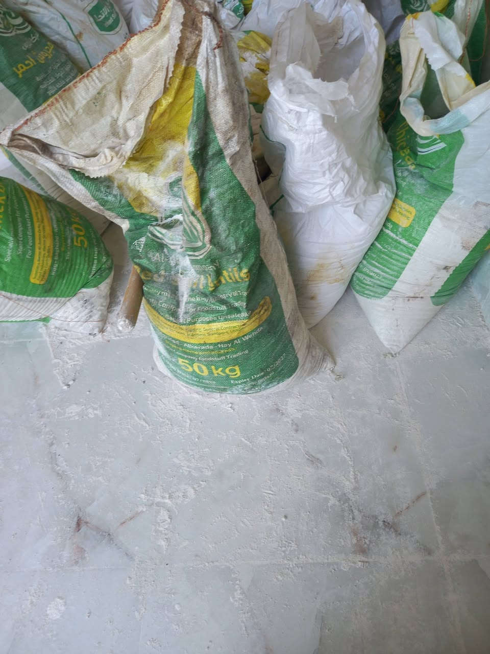 يوجد لدي جص اشرف متر ونصف مكيف ٢٠ كونيه كبيره كركوك القادسيه الأولى تقاطع ابو خطاب *********** قيم باليرضي ربنا زاد عندي بيضت البيت

