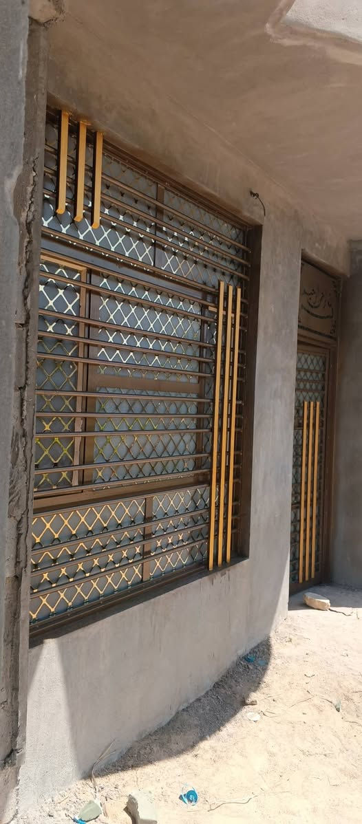 مستعدون تركيب الزجاج والمرايه وشد البيوت والدوائر الحكومية وباسعار مناسبه العنوان شارع البوسبتي قرب مصرف للمحاويل للاستفسار الاتصال علي الارقام التاليه@***********//***********
