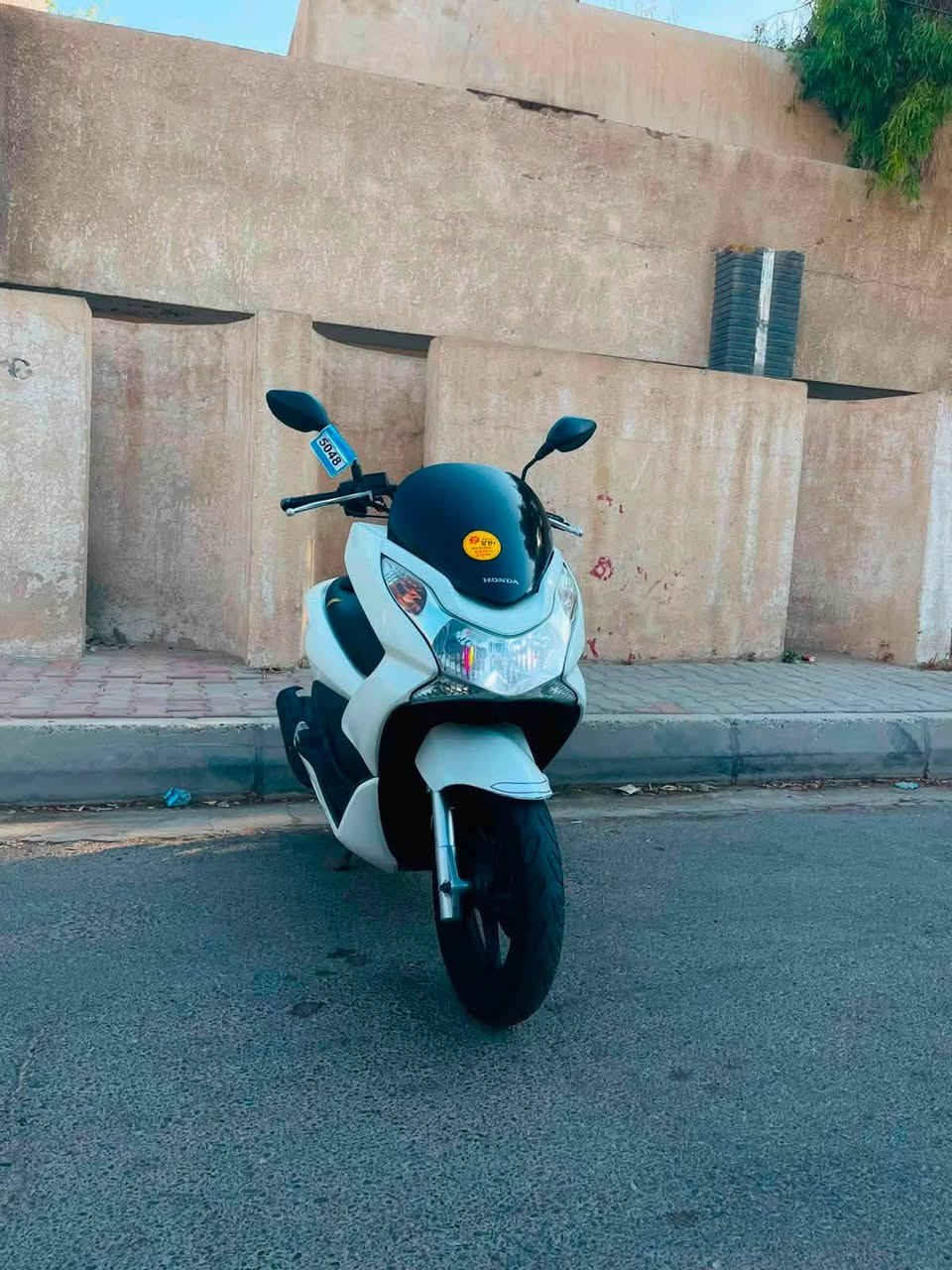 السلام عليكم دراجه pcx جيل الاول ياباني  دراجه مكفوله كفاله عامه مال رمبه حساس ازدحام حساس ستان تتدفئة بل يدات لد أمام لد خلفي مكينه برغي ممفتوح بيه شلعه معدل فول مال جناي دراجه طتتعب تكول جديده على ايدي شرط على فحص الرمبه بيه السعر مليونو500الف العنوان بغداد الكرخ الأتصال على الرقم ***********
