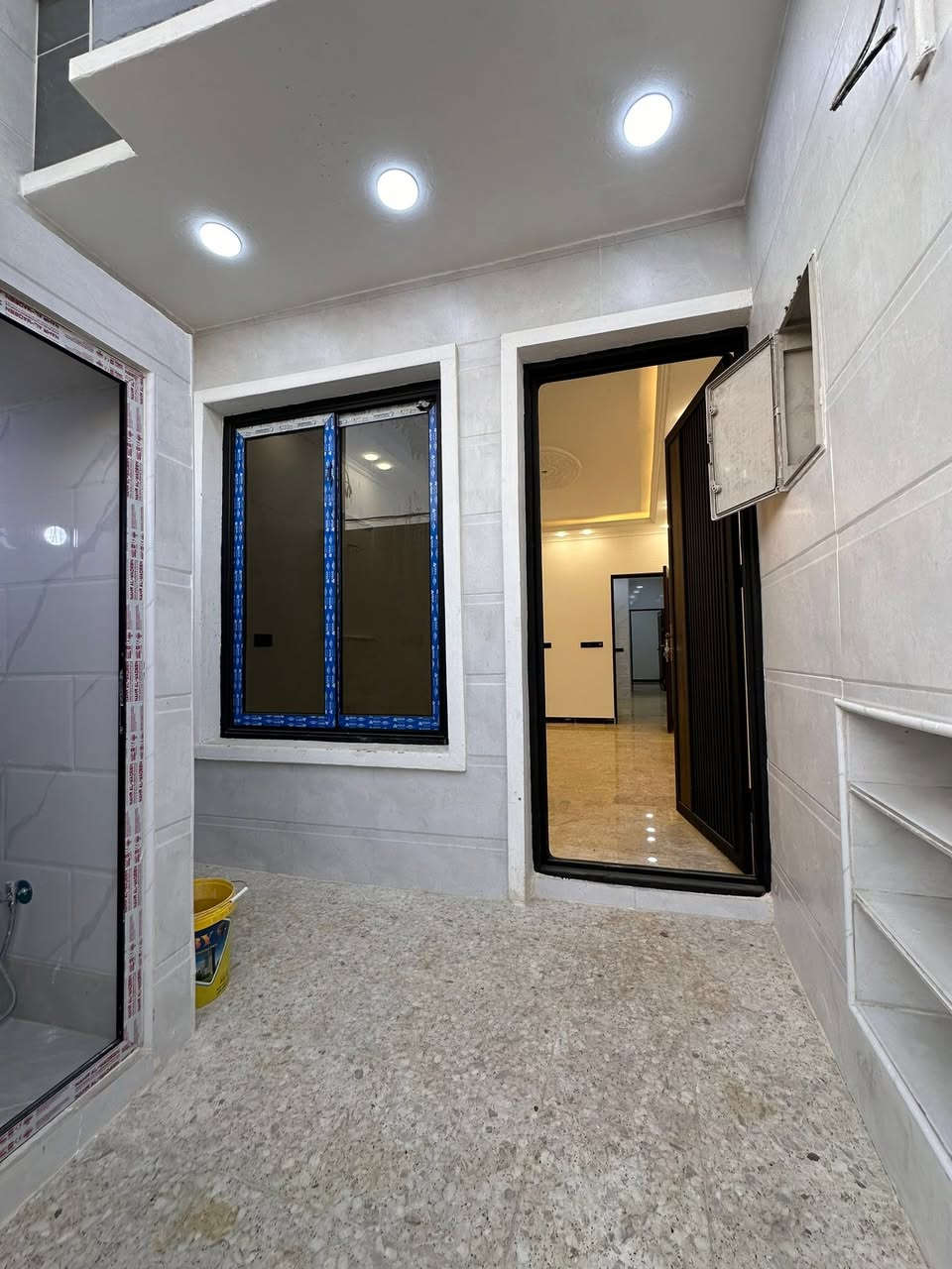 مشتمل للبيع مساحة ٧٠م
موقعه 📍 الشعب ضباط الكويتي موقع ممتاز (مقابيل التشجير)
يحتوي على #استقبال #مطبخ #٣غرف #خدمات
للأستفسار آكثر الأتصال على الأرقآم 
***********
***********
الأخوين للوساطة العقارية
