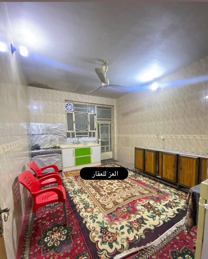 🏘️ / دار للبيــع مسـاحه(200)م طابو (صـرف ) بسعر مناسب جداا

                 الواجهه 10 م / النزال 20 م 

🧱 بناء سنة  2012 

1️⃣ الطابق الاول / غرفة نوم  .مطبخ . أستقبال . هول . كليدور . مجمع صحيات  . كراج  .  

 2️⃣الطابق الثاني /  سويت كامل  مطبخ وغرفه نوم و مجموعه صحيات . غرفة نوم . هول . 

📍 الموقع / حي الجامعه

نص مكتوب في الصور:
- العز للعقار