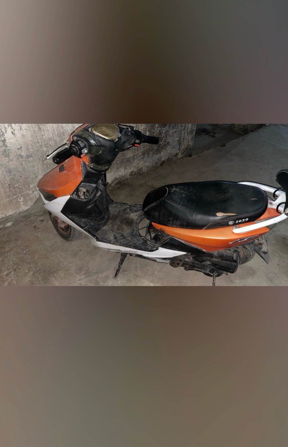 3 دراجات البارتقاليهfs شغاله عوزها باتري دراجه نشطه والرصاصيه ماكس 140 كفرها موجود الهندر ما ينزل تشتغل بس هندر والخضره صينيه كهربائيات تشتغل وهيه هم تشتغل مكينه نشطه الدراجه سريعه بس مرات من اطفيها ما تشتغل بعد وكهل الباتري مالي خلك بيها عفتها تلاثتهم ب100 الف وهذا الدراجه الحمره الشحن عوزها بطاريات بلاش فوك ذنيج