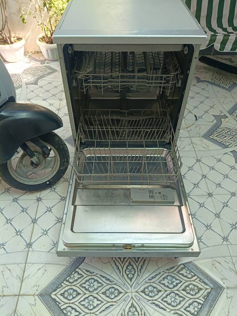 غساله صحون نوعيه  ال جي للبيع شرط شغال مابي عيب السعر 200الف لاستفسار اتصال بالرقم *********** كركوك, العراق
