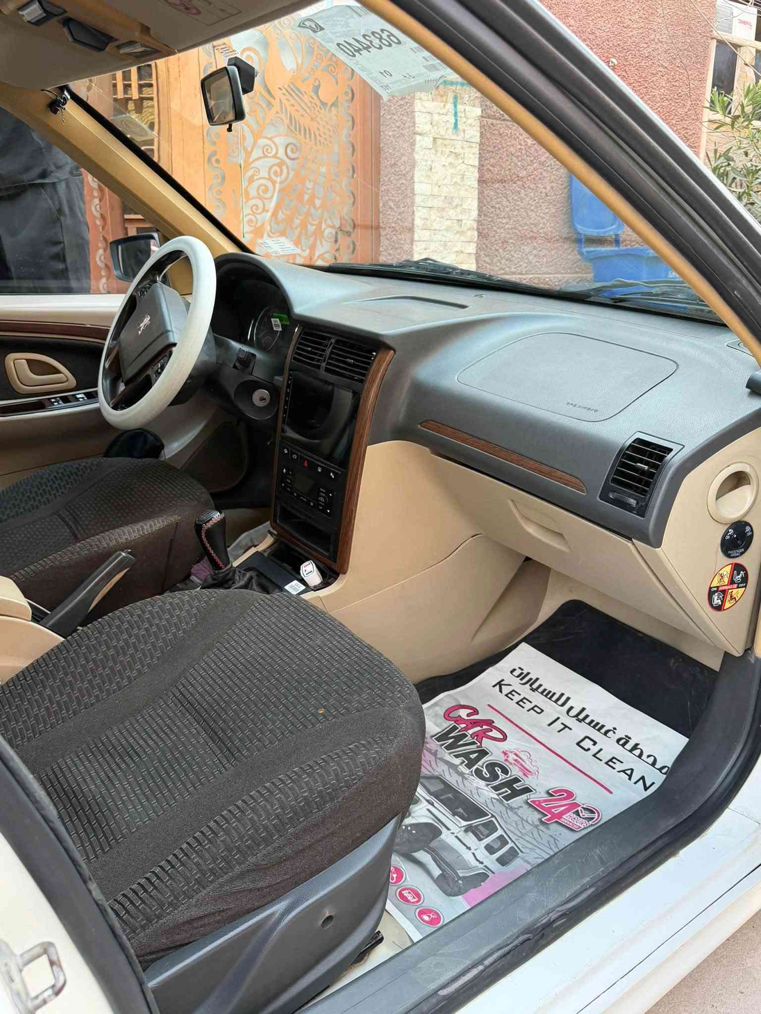 سلام عليكم بيجو بارص ٢٠١٨
السيارة كير جديد مشط جديد ضربة مابيهة السيارة 
بيهة خيط تبخير السيارة باسمي مكفولة من الضربة بيهة 
بس بارد لجاملغات لامامية وتبديل دعاميات 
السيارة يارادلهة ترتيب سعر ٥٥وبيهة مجال للشراي 
***********
