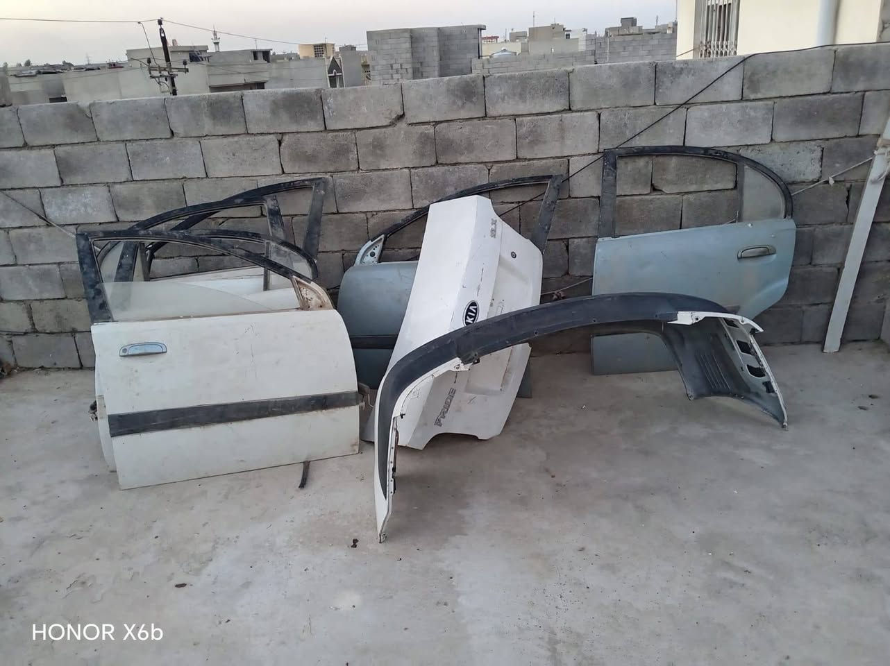 للبيع 4 ابواب ريو ودعاميه خلفيه و مري ام الئشاره و 2 مالات دبدوب اكسن وغراض فكترا المكان الموصل الاستفسار ***********

