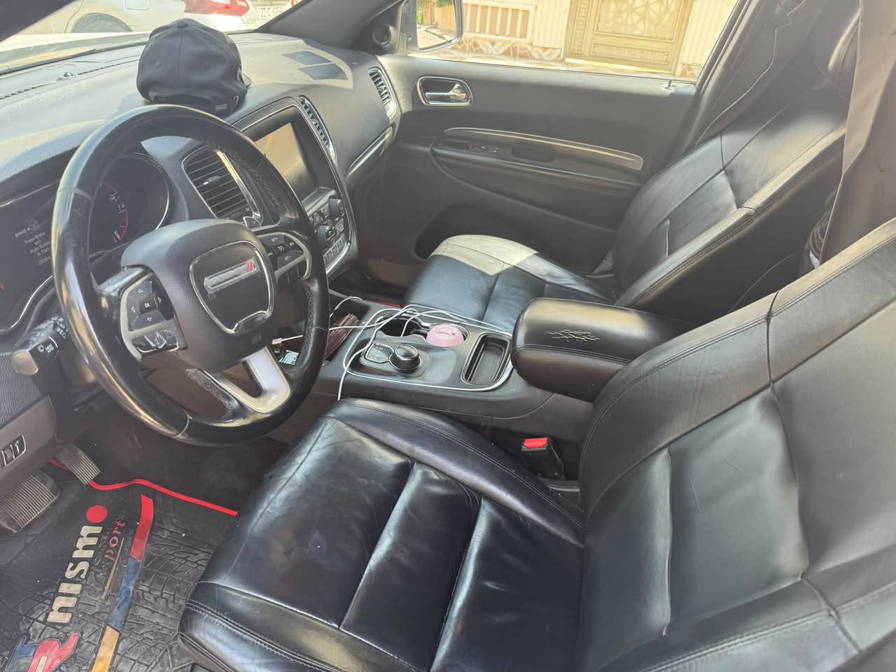 السلام عليكم دورنجو امريكي limited الموصفات العليا
2016 
V6 3600
ماشية 260
بيها قطعتين صبغ جاملغ نفر و بنيد صفح 
السيارة نظيفة و وكلشي بيها جديد و اعلى موصفات بل دورنجو ولو ما متوازي ما أبيعها 
السعر 185 فقط 
*********** بي واتساب
مكان موصل
