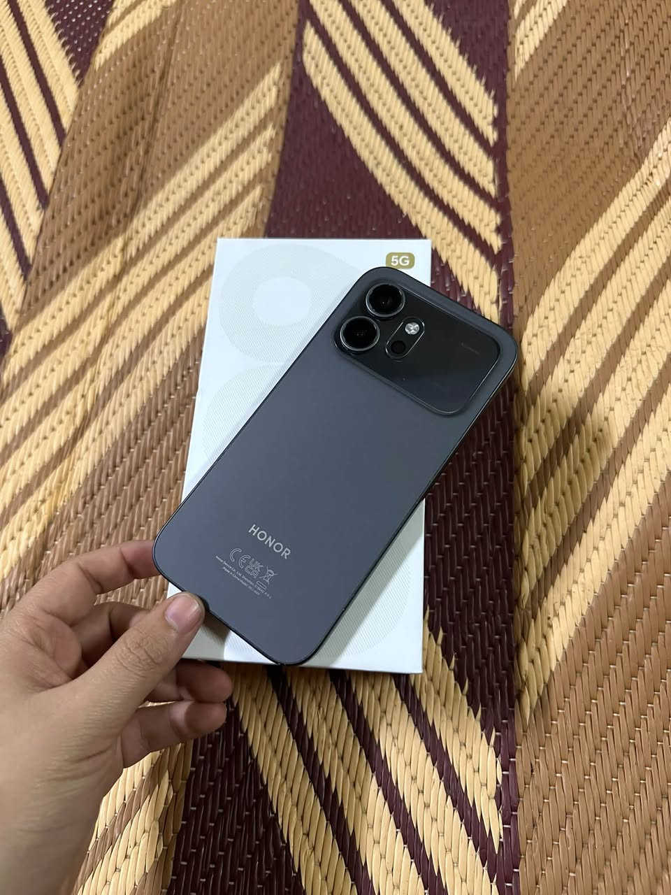 هونر ٦٠٠ • ٢٥٦ • بطارية ٧٠٠٠