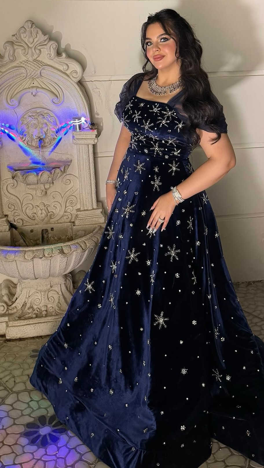 متوفرة البدلة للايجار البدله تصميم @rimahautecouture  للحجز والقياس تفضلو بزيارة البوتيك موقعنا حي الجامعه شارع الربيع فرع جامع ملا حويش
