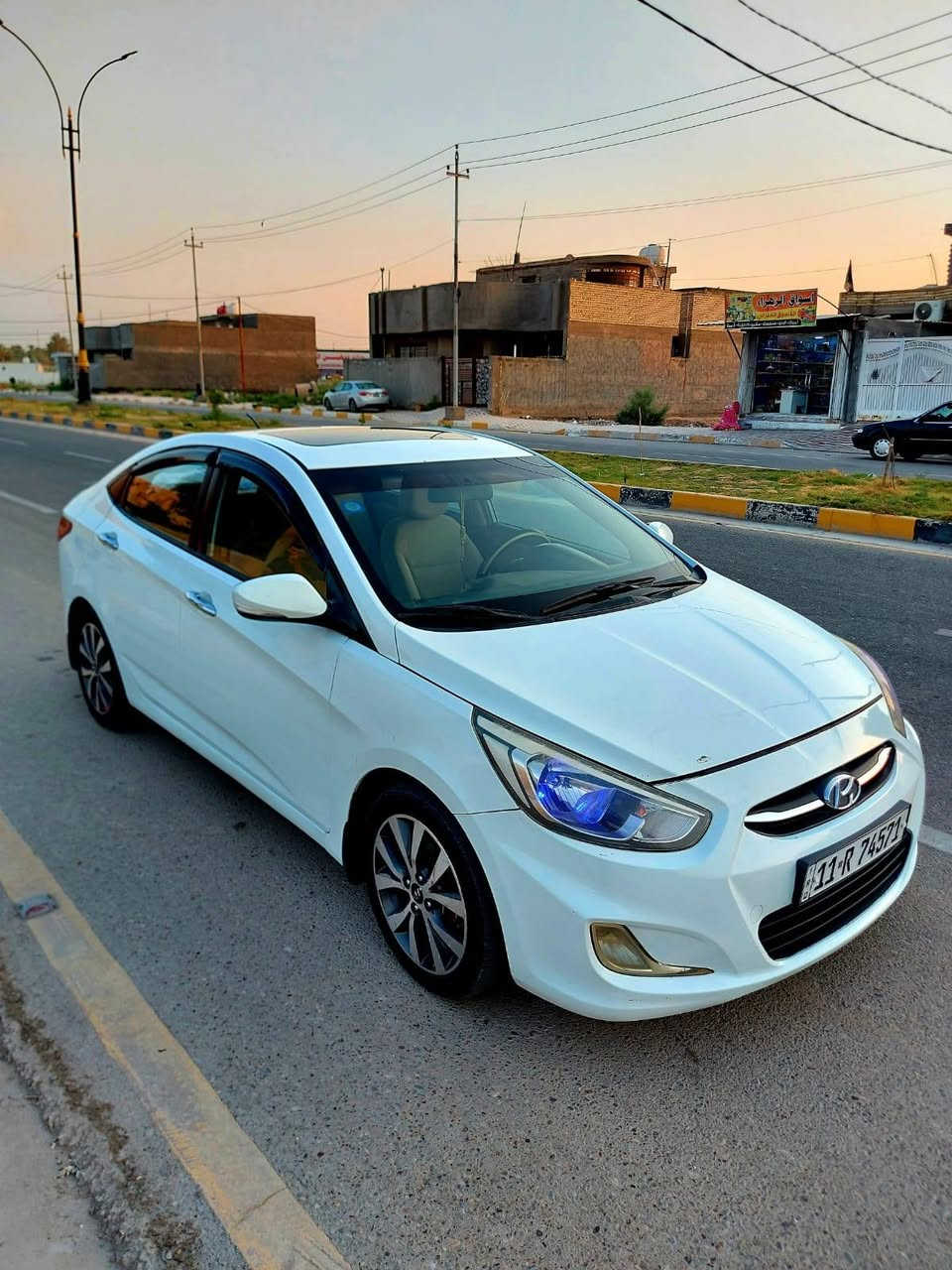 سلام عليكم اكسنت خليجي مديل 2016 فول مواصفات رقم بغداد انكليزي باسمي مكينه 1600 دوش تبريد ثلج تتدفئه  فتحه سلايت اشاير بلمري تحكمات استيرن ويل كب كروم شاشه بلاديه سياره جاهزه وحلوه السعر 95 وبيه مجال بسيط مكان( كربلاء طوريج ) ‏‪***********‬‏
