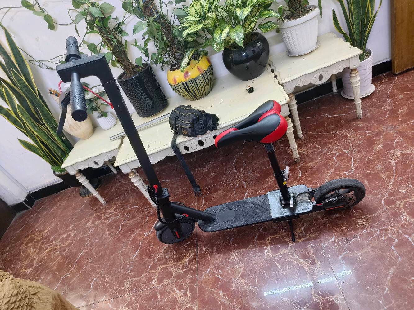 سكوتر كهربائي • بطارية ٧٫٨ أمبير • سرعة ٢٥ كم/س