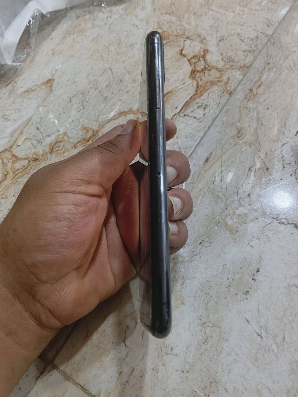 السلام عليكم
ايفون 11 برو ماكس مبدل شاشه اصليه اذكره 512 بطاريه 82
حهاز نضيف فيس ايدي غير شغال س ع ر 325 وبي مجال 
مكاني شطره 
***********

نص مكتوب في الصور:
- ١:٤٢
- حالة البطارية والشحن
- كما هو الحال مع البطاريات القابلة لإعادة الشحن، بطارية الهاتف قابلة للاستهلاك وتصبح أقل فاعلية مع الوقت. معرفة المزيد...
- الحد الأقصى للقدرة
- ٨٢٪
- هذا قياس لقدرة البطارية مقارنة بقدرتها عندما كانت جديدة. قد تتسبب القدرة المنخفضة بتقليل ساعات الاستخدام بين عملية الشحن والأخرى.
- أقصى قدرة للأداء
- ستساعد الأنظمة المضمنة في النظام والمكونات في تخفيف آثار الأداء التي قد تلاحظها أثناء التقدم الكيميائي في عمر بطارية iPhone.
- شحن البطارية المحسن
- للحد من استنزاف عمر البطارية، يتعلم الـ iPhone من عادات الشحن اليومية، بحيث ينتظر ولا يتجاوز ٨٠٪ حتى يحين موعد حاجتك إلى استخدامه.
- حول
- الاسم
- iPhone
- إصدار iOS
- 26.6.2
- اسم الطراز
- iPhone 11 Pro Max
- رقم الطراز
- MWGP2LL/A
- الرقم التسلسلي
- FK1CX0L2N70M
- سجل تاريخ القطع والخدمة
- الأغاني
- الفيديوهات
- الصور
- السعة
- ٥١٢ غ.ب.
- متوفرة
- ٤٩٢,٩٦ غ.ب.
- عنوان Wi-Fi
- BC:09:63:DD:55:96