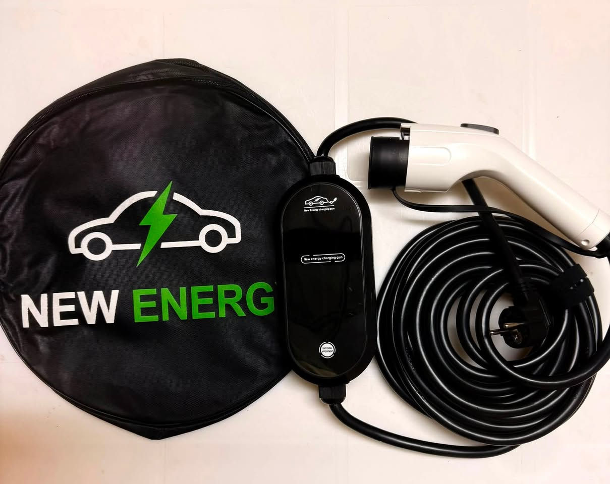 شاحنه BYD رقم وتساب ***********  موجود جمله و مفرد بي نضام ايرث و نضام حمايه وضمان سنه استبدال
موجود كيبل 5 متر و 10 متر
