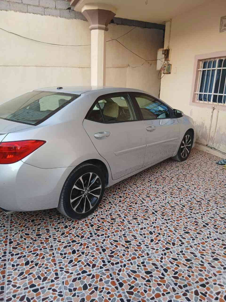 كورلا ١٧ XSE فول الفول بيها جاملغ خلفي صبغ و ٣ قطع مبدلات بلادي حجر رادار كامله السياره من كلشي جاهزه محرك كير حداديه تايرات  رقم سليمانيه ب اسمي هزه سنويه رقم كله جديد السعر ١٢٥ و بيها مجال ***********
