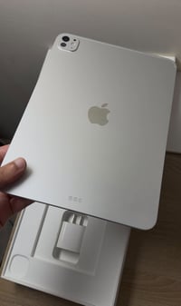 آيباد ١١ برو M5 • ٢٥٦ • بطارية ١٠٠