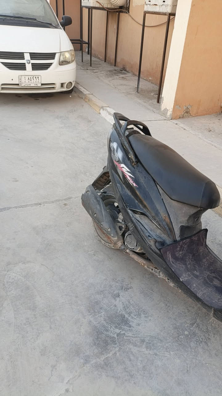 السلام عليكم 
ماكس ثعلب 140 للبيع مابيه لا تبخير ولا تنقيص محرك ممفتوح ولا مجفت دراجه شعله ومعدل وين متروح توديك بيها نواقص عداد كيلومتر و بريك امامي و ستاند وسطي موجود بس يرادله براغي علمود يكعد عدل كفرات كلهن بلادي ممبدلات و مابيهن شي دراجه مرتبه تفحصها يمي و تاخذه 

سعر 300 بيها مجال  وبيها مجال بسيط حك الجيه بس مكاني العامريه 
للتواصل واتس فقط ***********
