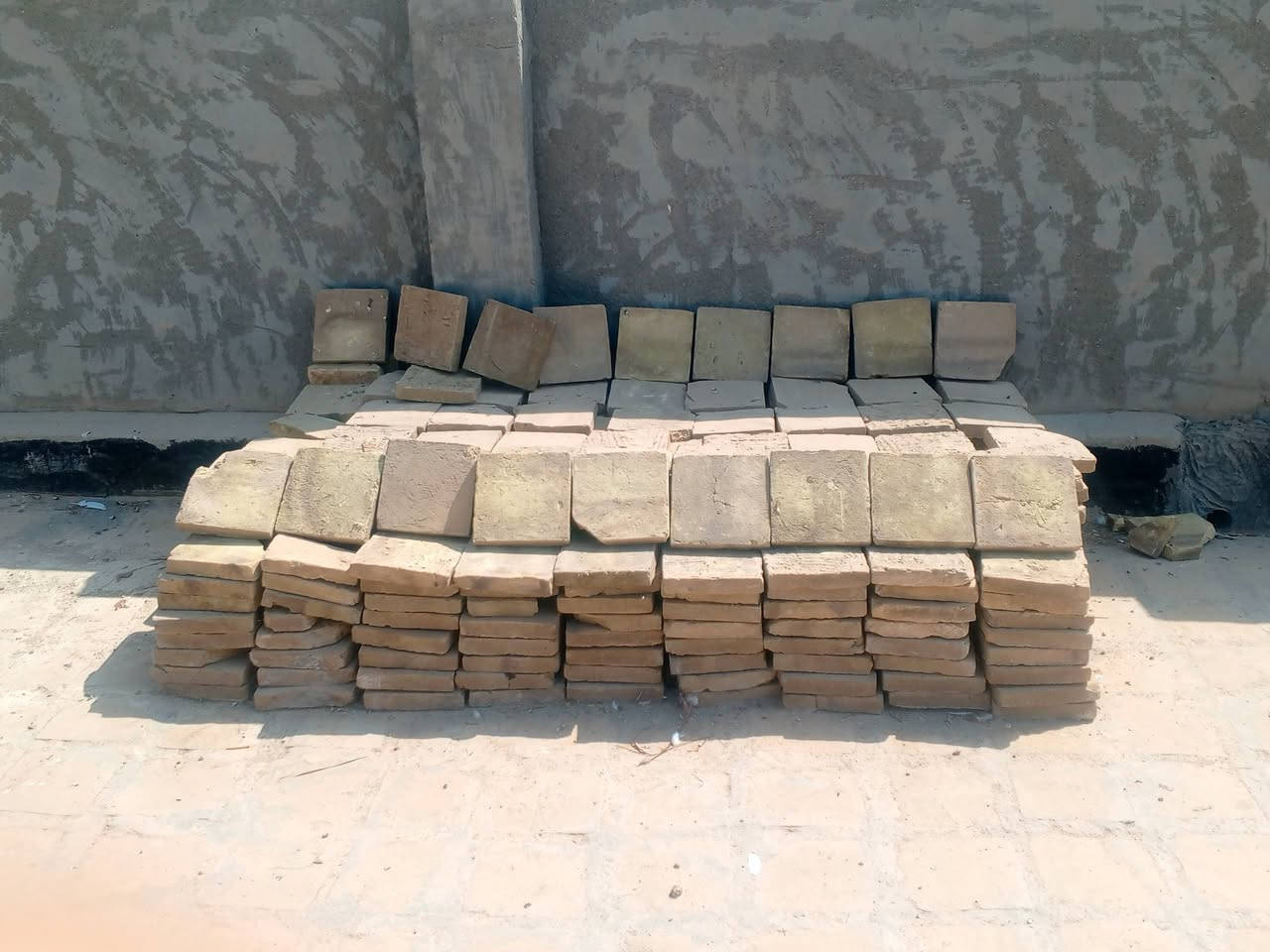 فرشي للبيع العدد أكثر من 400 السعر مناسب المكان طويريج جناجة الشراي يتصل على الرقم ***********
