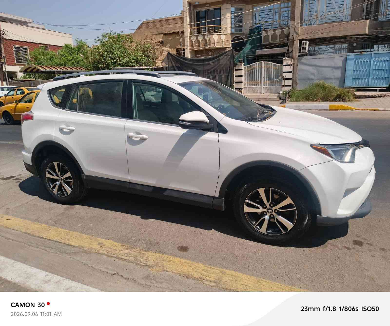 السلام عليكم للبيع تيوتا راف فور RAV 4
موديل 2018 مواصفات XLE يعني لمتدد 
حادث مال امريكا جاملغ جه السايق والبنيد 
رقم اربيل سنويه مجدده
وبل عراق صار بيها جاملغين الخلفيات صبغ بدون
اي دواخل ودعاميات مصبوغات ثنينهن السياره عليها تخم 
تاير جديد السياره جاهزه تراي وين ميعجبك اكفلك السياره من 
اللغود والشواصي والدواخل 
 غير متواجد عل فيس اتصال فقط 
***********
السعر 140 وبيها مجال شي قليل 
العنوان بغداد الأمين
