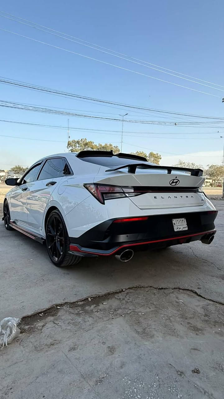الحلو والنظيف للبيع…🩵🚀
Hyundai Elantra N 

موديل 2025  بدون رقم تترقم جميع المحافظات عدا الاقليم

تريد تتونس كمل واقرة المواصفات 🩵🚀

اللون ابيض صدفي 

محرك 2000 تيربو 

كير اوتوماتيك 8 نمر دبل كلتچ DCT 

فتحة سقف 

بصمة تشغيل

بصمة ابواب 

ترحيب عند الاقتراب 

شاشه كبيره متصله 

ثيمات شاشة عدد ٥

اناره داخليه بلادي بيها عدة الوان 

كشنات حضن ريكارو مختمة N 

كشنات تدفئة 

دركة بيها دكمتين مودات N ومختمة N

شفتات ستيرن 

اكتف اكزوز بلادي بيها 3 وضعيات للصوت وي مودات القياده 

** مودات للقياده ((ايكو ، نورمل ، سبورت ، مود N ,))

 كوستم تتحكم بوضع القياده شون متريد 

، دكمة NGS تزيد السياره 10 احصنة لمدة 20 ثانية 

دبلات كهرباء تتكيف وي وضعية القياده 

ويل 19 بلادي 

فجوج لون احمر مختمة N بلادي

حساسات  خلفي 

كامره خلفيه دوار 

رادارات 360 درجه

رادار مانع تصادم 💥 

كامره تقرالك الطريق وتنبهك اذا انحرفت عن المسار 

نظام قيادة مساعدة 

نظام تحديد مسار 

التوقف التلقائي عند التحريك ووجود اجسام غريبه

عليها شوته رياضي 

السياره حلوه ونظيفة 

السياره ماشيه 10mi

بدون صبغ شرط وصور الحادث بلمنشور

السعر 165$

رقم الهاتف للتواصل ***********

مكان السياره 
بابل المسيب 
                    
                     ...اسف عالاطاله..

نص مكتوب في الصور:
- BIDCARs