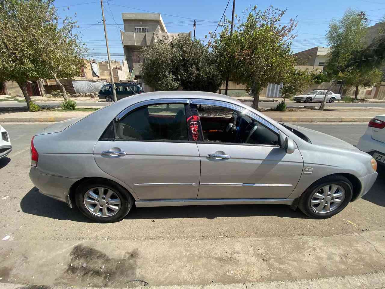 ‏سلام عليكم عندي كيا سيراتو لون سلفر مصبوغ سبغ عام بدون ضرر بسبب التقيل موديل 2007 محرك قير شرط وطخم شرط شرطة التبريد ناقصة بس غاز محرك 16 أربعة سلندر ودوشمه  نظيفة بها شاشة وكاميرا خلفية طقم تواير نظيف وشرط التحويل ثاني يوم وما بيها نوا قص ومكانها بل موصل هذا الرقم للاستفسار ***********
