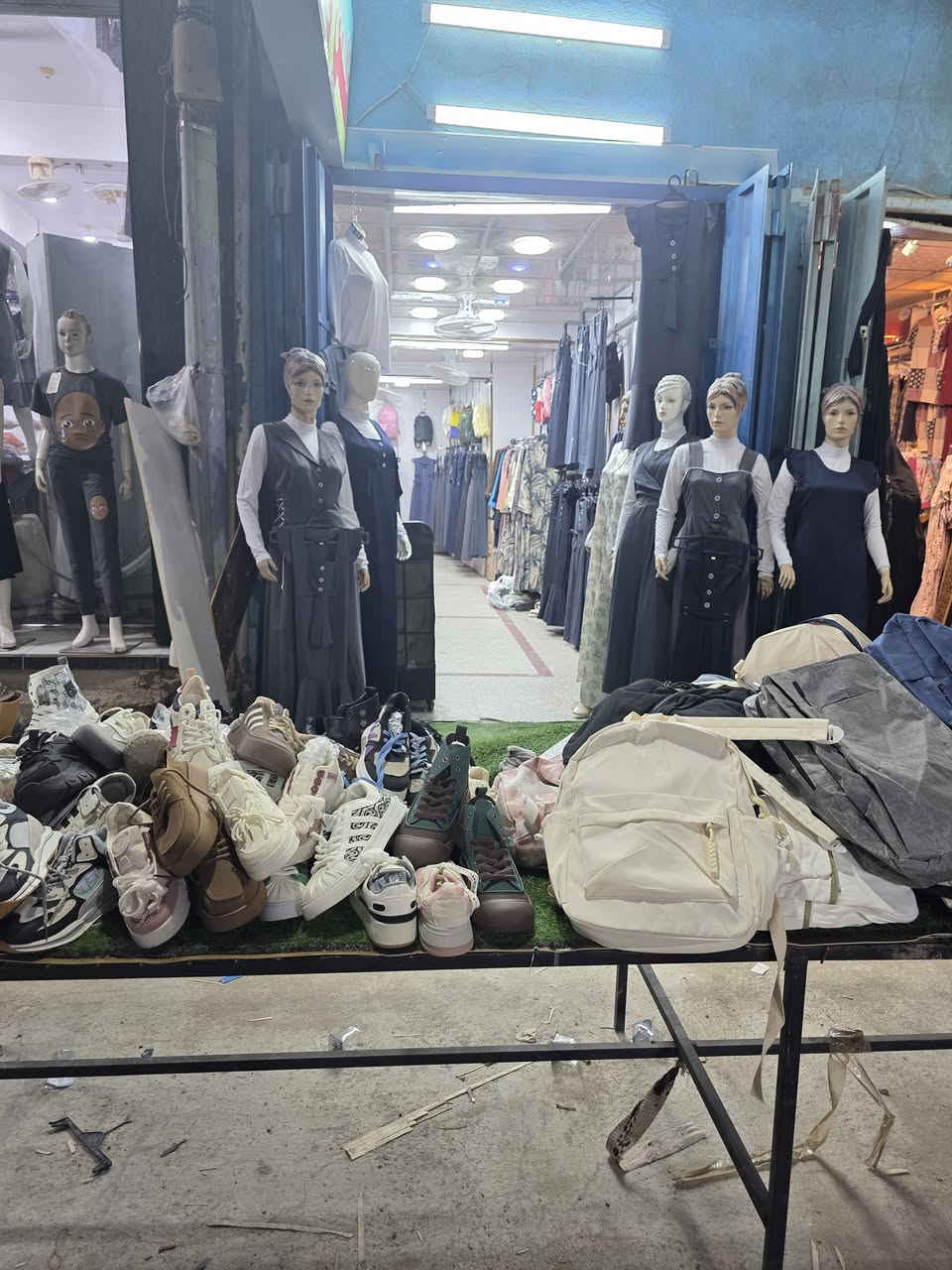 مجمع جاهز من جميع النواحي للبيع مع كافة محتويات وماشي خير من الله  اليريد يعيش بيه يراسلني واتساب ويجي يكعد بيه يشوفه بس صار أشكال وي شريكي وعرضنا للبيع ***********
