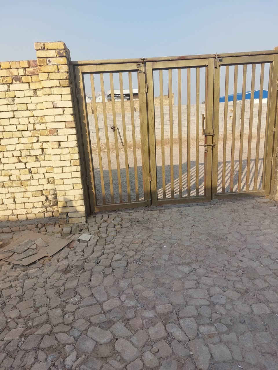 بيت للبيع لمساحه 450
صب كون كريت ارضيه 
وسقف
نوع لعقار زراعي سند 25
مكان سدور لمجر
لسعر خاص ***********
