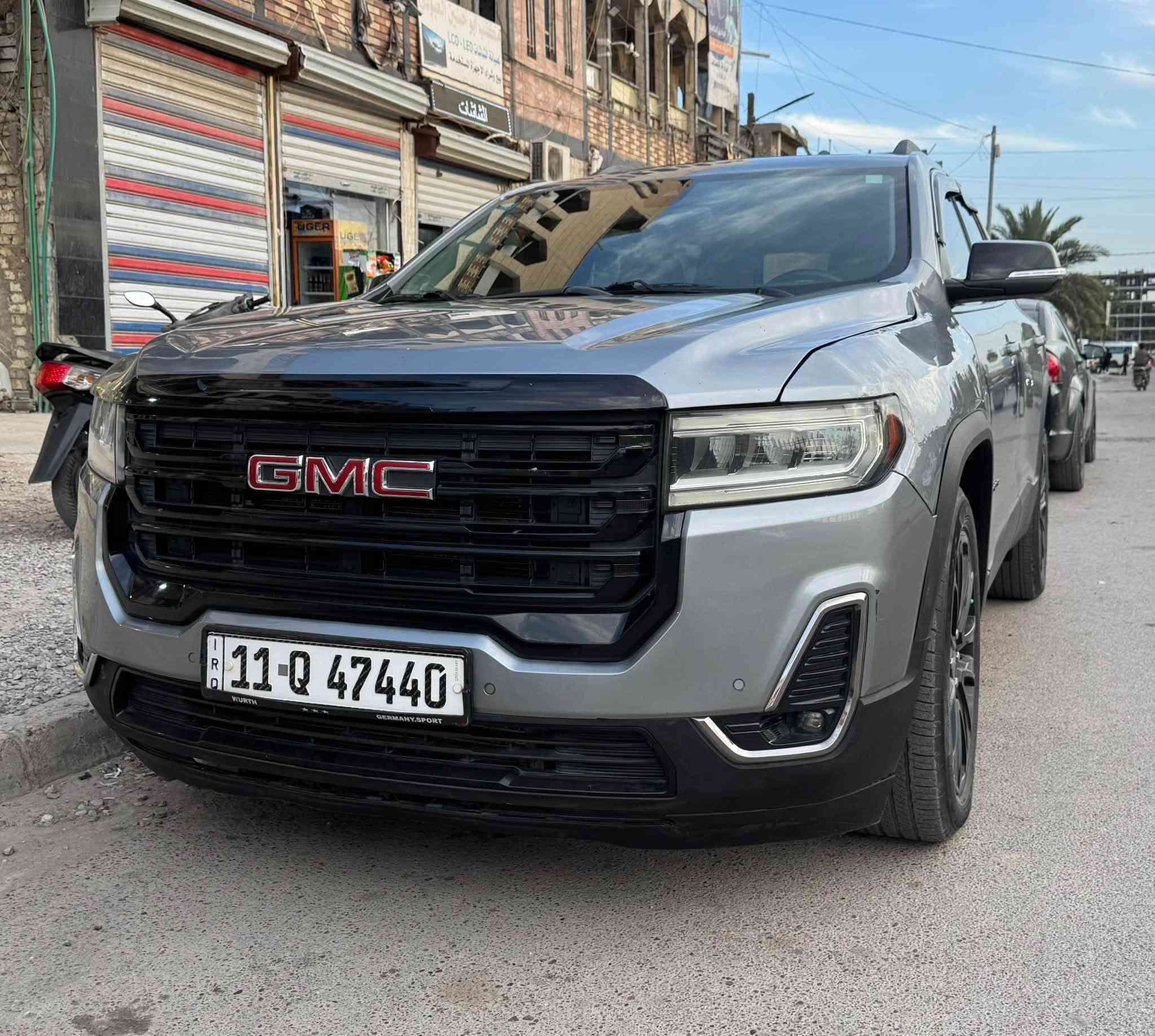 GMC 
٢٠٢٣ اكاديا / ستة سلندر فور ويل / فول حساسات / خمس وضعيات قيادة / بانوراما / ماشية ٢٨ الف سيارة بلادية للاخير 
كشنات جلد منفصل / فول تحكمات ستيرن / سيارة فئتها SIT / وبعد بيها هواي مواصفات /  مكان السيارة بغداد حي اور / سعرها : ٢٢٥ $ / للاتصال : ***********
