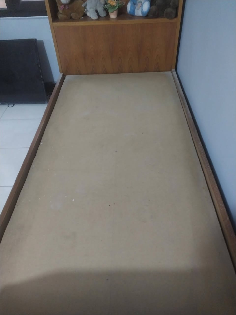السلام عليكم عندي كنتور بابين صاج السعر ١٥٠ وجربايه مكتبه نفر صاج ١٠٠ الف العنوان حي العامل/شارع ٧ نيسان تلفون ***********
