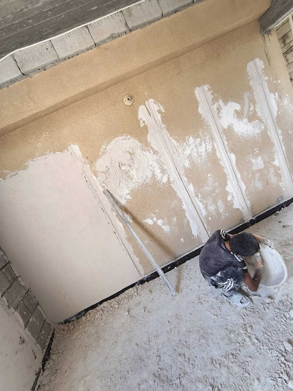 السلام عليكم كادر جص من الموصل متكون من 5 اسطوات و5 عمال متواجدين حاليآ بل اربيضه شغل عل مصاطر وخيط الخاص مفتوح او الاتصال على الرقام ‏‪***********‬‏ و الواتساب مفتوح خابر اتدلل
