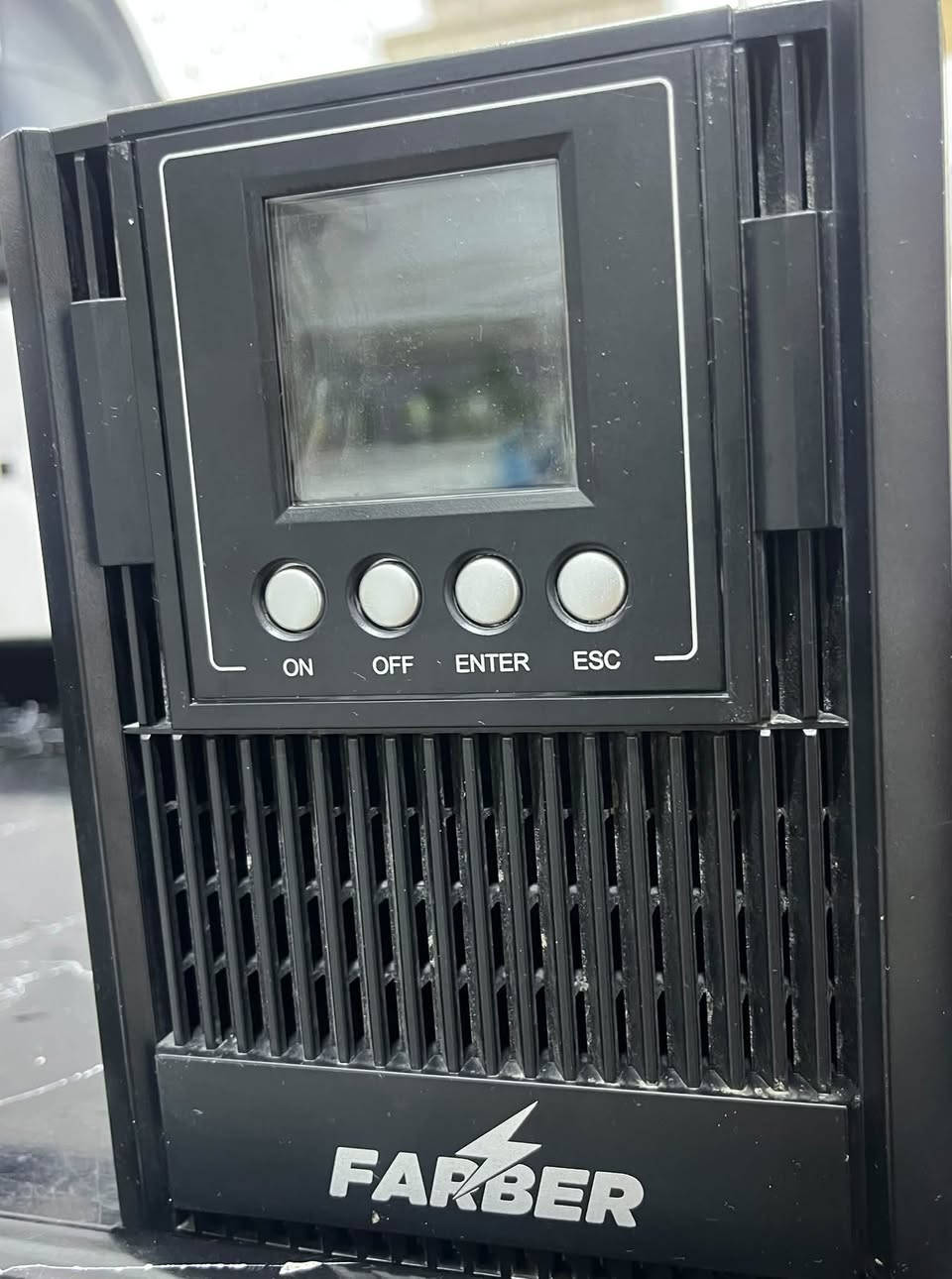 للبيع UPS online 1kv مستخدم فاربر FARBER
استخدام قليل و شغال بشكل جيد بدون مشاكل
غير مفتوح للصيانه ومبدل بطاريات اصليه جديده 2026
قدرة التجهيز 900 واط كافي لتشغيل شاشة + جهاز ps5 
تثبيت فولتية الكهرباء عند اي انخفاض او ارتفاع في الكهرباء ضمان فحص. السعر 180 الف دينار
للاستفسار مراسله خاص او الاتصال ***********
