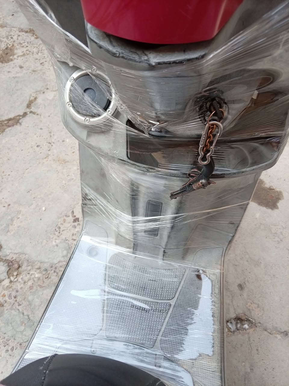 مكلف بل نشر!!!!! نوزل للبيع صارلها شهرين تقريبااا الدراجه احلا من الصوروكلها مختمه شوفت عينك الوصل موجود ماخذها 1200 اريدها 950 مكاني كربلاء ولشراي يجي ويدلل ما قصصر ويااا. واتساب متواجد ***********
