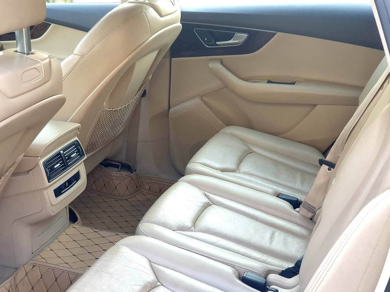 audi q7 2017 premium plus
مكينة ٣٠٠٠ سوبر جارج مامفتوح سنوية جديد 
فقط شبربن صندوك صبغ بدون ارباك 
٧ راكب داخل اصفر كشنات هيتر تبريد مركزي ثلج 
سقف بانوراما و بردة حساسات امامي خلفي و كاميرا رادارات خلفي و امامي مساعد سايق الكاميرا كلة مواصفات موجود بي و كلة شغال بدون اي عطل بالشاشة فقط محتاج طايرات موزين مكان اربيل رقم صاحب سيارة ***********
سعر $ 220 بدون مجال
