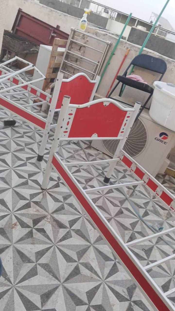 السلام عليكم ورحمة الله وبركاته جرابي جداً نضاف للبيع شوفة العين الكبار قياسهن 160الطول 75العرض والزغيره الورديه طولها  130الطول والعرض 75الوحده 40 وبيهن مجال العنوان شط العرب قرب مكتبة ايمن تواصل ***********
