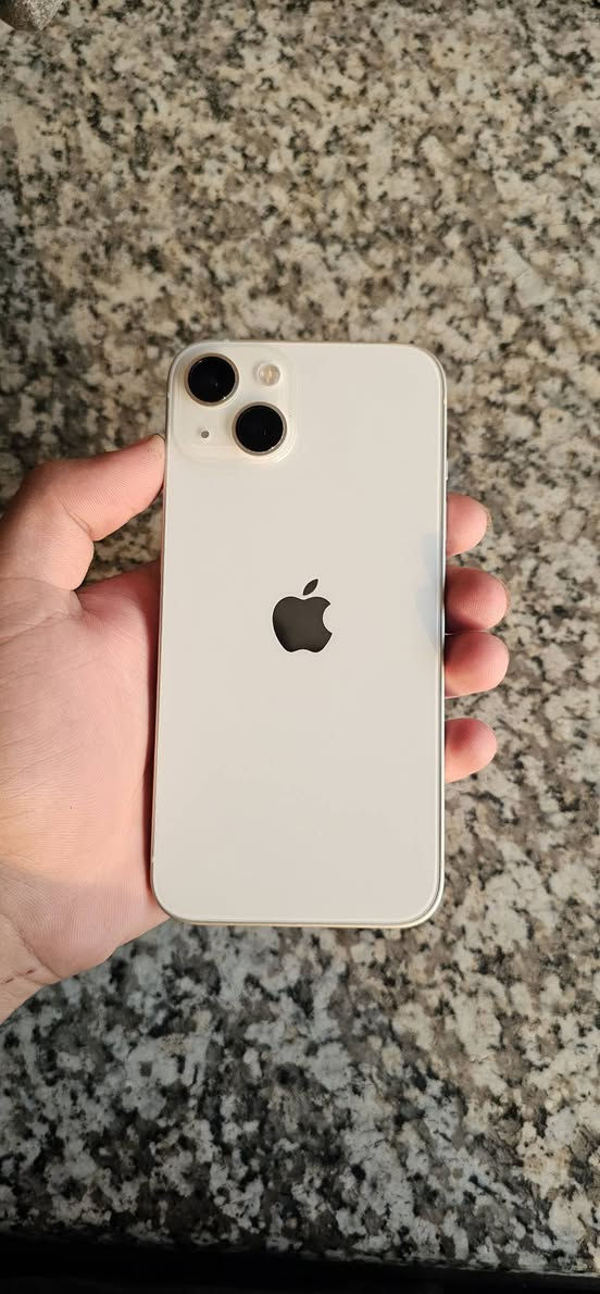 ‏iPhone 13
ذاكره 128 

بطاريه 100بلادي 

النظافه 100

جهاز بلادي مكفول وتر ممفتوح 

مكاني بغداد

كسر كارتون صارلة 3اشهر

بي وصل ضمان

كامل ملحقات

***********

نص مكتوب في الصور:
- ١٣:٣١ حالـة البطارية والشحن كما هو الحال مع البطاريات القابلة لإعادة الشحن، بطارية الهاتف قابلة للاستهلاك وتصبح أقل فاعلية مع الوقت. معرفة المزيد... الحد الأقصى للقدرة ١٠٠٪ هذا قياس لقدرة البطارية مقارنة بقدرتها عندما كانت جديدة. قد تتسبب القدرة المنخفضة بتقليل ساعات الاستخدام بين عملية الشحن والأخرى. أقصى قدرة للأداء ستساعد الأنظمة المضمنة في النظام والمكونات في تخفيف آثار الأداء التي قد تلاحظها أثناء التقدم الكيميائي في عمر بطارية iPhone. شحن البطارية المحسن للحد من استنزاف عمر البطارية، يتعلم الـ iPhone من عادات الشحن اليومية، بحيث ينتظر ولا يتجاوز ٨٠٪ حتى يحين موعد حاجتك إلى استخدامه.