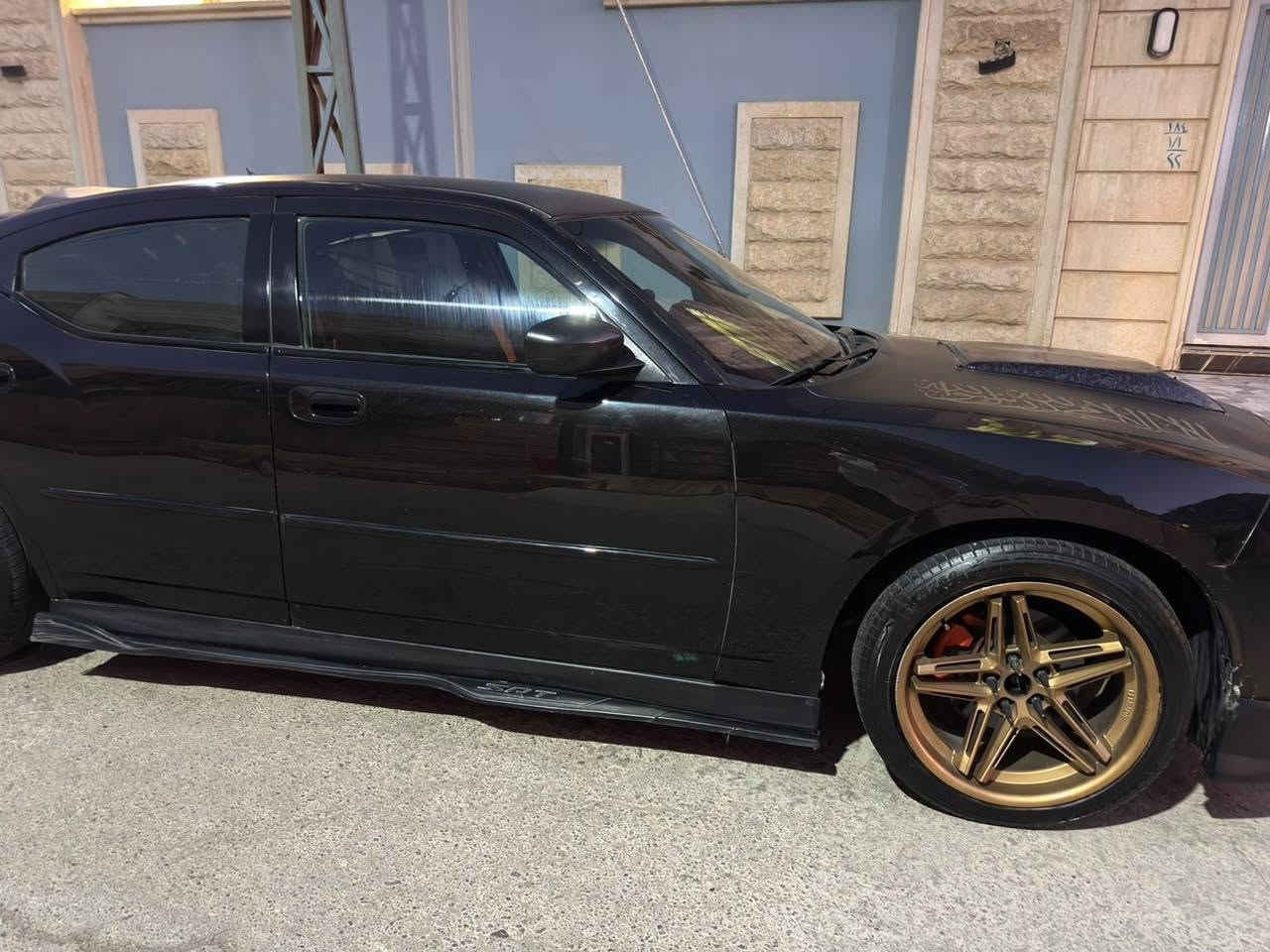 للبيع دوج جارجر
الي يدور شبابي عائلي اقتصادي مرغوب سعره مناسب 
جارجر 2008 سته ساندر 2700 
السياره مرتبه وحلوه ومصروف عليها كلش،نضيفه استخدام شخصي مال بيت صارلها عندي ٤ سنوات سياره مرتبه حداديه 
80%  
مكينه تبريد شرط بيها مشكله بالكير شويه البك ياخر 
ضررالسياره جاملخ امامي يسار بارد وخلفي يمين بارد  
السقف بي جراد شويه عندي صور الها قبى ما اغلف السقف شرط لا صبغ لا معجون لا ضرر 
سعر السياره 120$ وبيها مجال 
عجبتك الشياره تعال وتدلل ما عجبتك اترك كلمه طيبه 
واتس *********** 
اتصال *********** 
 رقم اربيل باسمي  شرط التحويل

نص مكتوب في الصور:
- abd.9s
