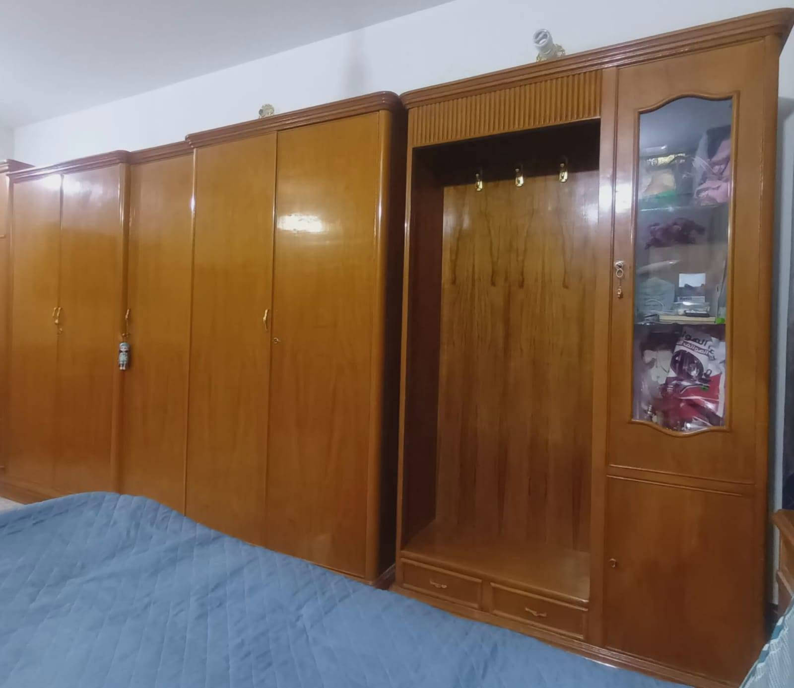 غرفة اخشاب للبيع شغل عراقي درجة أولى (نجارة شارع المدينة) الموقع ( نجف - حي الفرات )
محتويات الغرفة :

-----------------

*كنتور ٥ ابواب 

*زاوية تحتوي على معرض  وكومدي ومجرات عدد ٢

*جربايه مع كومديات عدد ٢

*ميز مرايه ذات تصميم عصري ومميز

المميزات :

----------

*الخشب صاج خارج وداخل 

*ارتفاع الغرفة ٢.٣٠سم 

*فرش الجرباية عدد ٢ 

((السعر مليون و ٨٠٠ الف))

للاستفسار الاتصال على الرقم ***********
