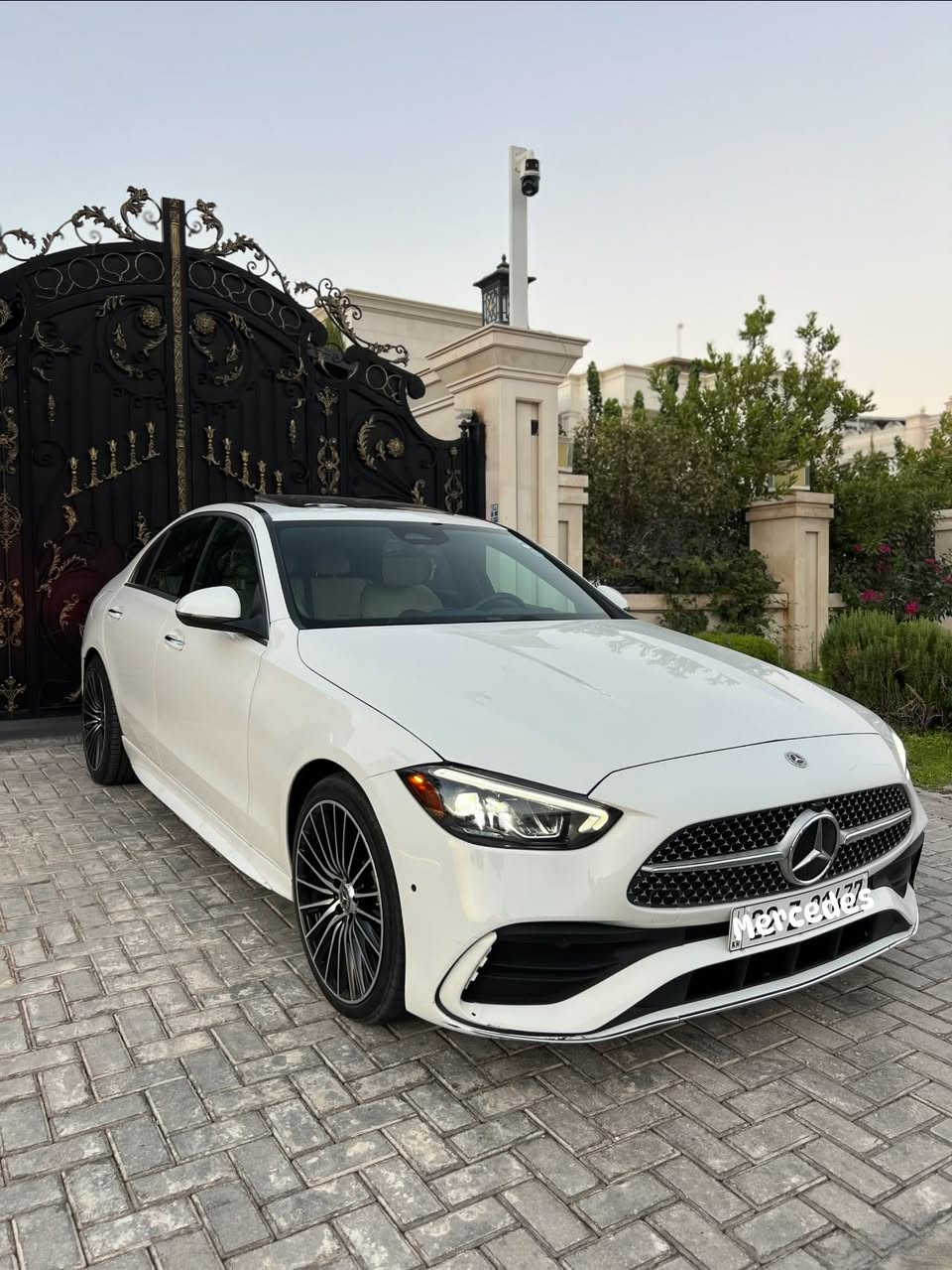 مرسيدس  C300 AMG
فل 1/1 وارد أمريكي الموديل: 2024
 • المواصفات ⬇️
 • رادارات محيطيه
 • دشبول خشي صاج
 • داخل اس كلاس 
 • اللون الخارجي: ابيض
 • الداخلية: جلد ابيض مَلكي 
 • مقاعد amg جي كلاس
 • ماشية: 13 mile
 • وارد: أمريكي 
 • محرك 4 سلندر تيربو – اقتصادي وقوي
 • بصمة أبواب
 • فتحة سقف سلايد 
 • كشنات تسخين ♨️ ❄️ وتبريد الكراسي
شفتات ستيرن sport 
إنارة داخليه 64 لون 
     ٠انظمة قيادة (eco,comfort,sport,sport+,individual)
 • نظام حفظ وضعيات الكراسي 3 انظم (Memory Seats)
 • كراسي كهرباء
 • مرايات كهربائية متحركة
 • رادار بالمري
 • سكان رياضي 
 • تحكم ستيرن وقيادة ذاتية
 • شاشة كبيرة أصلية
 • نظام ملاحة (Navigation)
‏ • Apple CarPlay & Android Auto
 • نظام صوتي Burmester
 • إنارة داخلية ملونة (Ambient Lighting)
 • نظام مراقبة النقطة العمياء
 • رادار أمامي – تنبيه تصادم
 • نظام تتبع المسار / تنبيه الخروج من المسار
 •  حساسات أمامية وخلفية
 • كشافات LED أصلية
 • تبديل ناعم – كير قوي
 • السيارة نظيفة كلش✨
 • حادث  خفيف / بونيد وچامرغ امبلد ومصبوغ الجامرلغ الخلفي صبغ بدون دواخل 

ايرباك فقط ستيرن وبرده راجع سستم ✅

كير مكينه كهربائيات كله جديد وبشرط ✅

مكان السيارة في اربيل 

للتواصل اتصال او  واتساب فقط
***********
