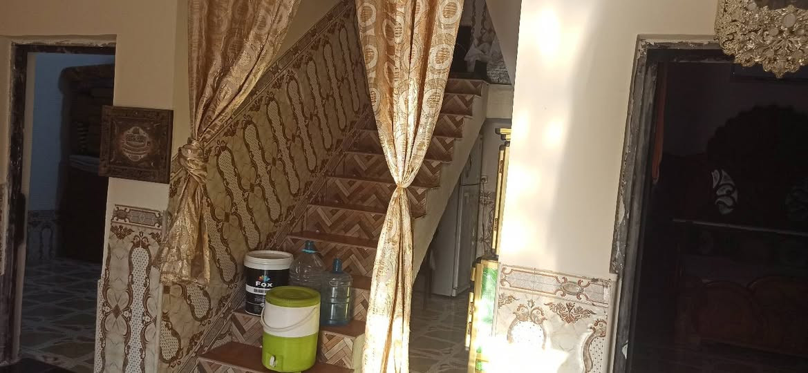 سلام عليكم بيت زراعي البيع مساحته 250متر مكان حي الفلاح قرب حقل الغاز يتكون من غرفتين وصاله رقم ***********تصال
