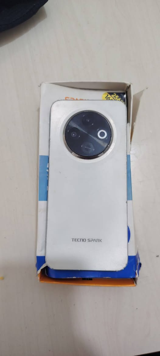 TECNO SPARK 30C
ذاكره256

رام8+8. 16

البطاريه 5000/ملي امبير
السعر 175🔥
واتساب ***********
