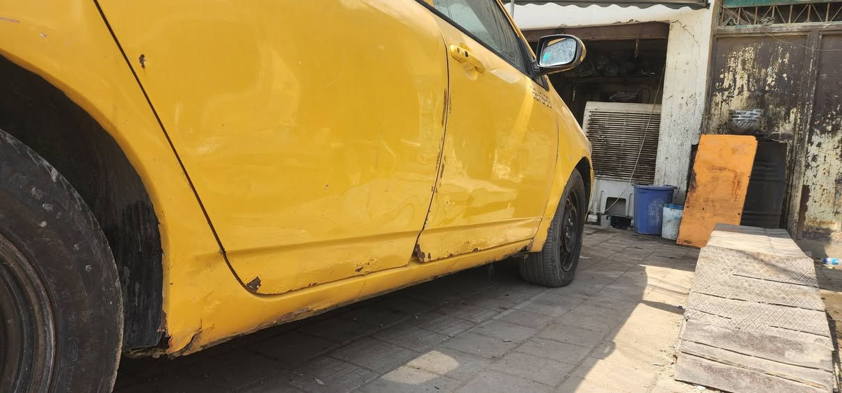 بي واي دي جي ٣ موديل ٢٠١٣ رقم قادسية موجودة بغداد مدينة الصدر سيارة كاملة وجاهزة كير مكينة كهربائيات تبريد والكشر شوف العين بيه شويه خياس هيئة وغرامات اصفرها الك تاخذ جاهزة السعر ٢٨ وبيه مجال قليل رقم ***********
