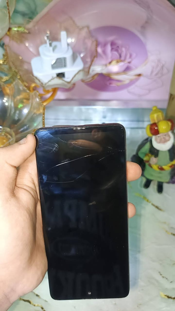 تخفيض تخفيض قوي
.

🔥📱 للبيع Samsung Galaxy A51 — 6/128GB 📱🔥

📌 الرام: 6GB
📌 الذاكرة: 128GB
📌 المعالج: Exynos 9611 ثماني النواة
📌 الكاميرات: خلفية رباعية 48MP + 12MP + 5MP + 5MP
📌 السيلفي: 32MP
📌 البطارية: 4000mAh مع شحن سريع 15W
📌 USB Type-C
📌 بصمة بالوجه
📌 يدعم شريحتين + MicroSD

⚠️ حالة الجهاز:
الشاشة مستبدلة وبيها 3 شعرات، واللمس شغال.
🔍 ضمان فحص بباب البيت فقط 

📍 بغداد – حي العامل
🚫 ماكو توصيل

💰 السعر: ٧٠  الف بيه مجال

رقم 
***********
