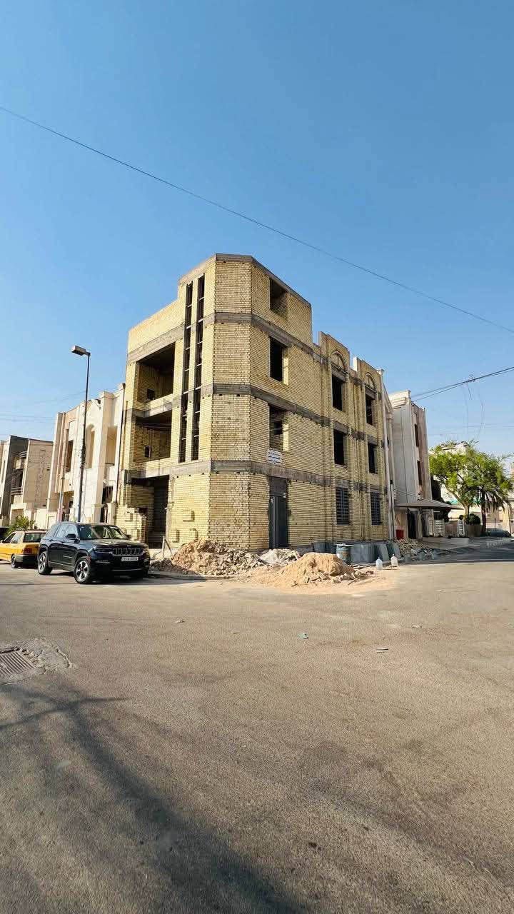 مكتب الودق للعقار
بناية ركن للبيع العنوان شارع فلسطين محلة 506
المساحه 120 واجهة 8 نزال 15
مكونة من ثلاث طوابق 
الطابق الأرضي مكون من صالة و مطبخ و خدمات و غرفتين نوم 
والطابق الأول كذالك 
والطابق الثاني مكون من وحدتان سكنيه كل وحده مكونه من 
صاله ومطبخ وخدمات و غرفة نوم 
للاستفسار ***********
خليفة التميمي
