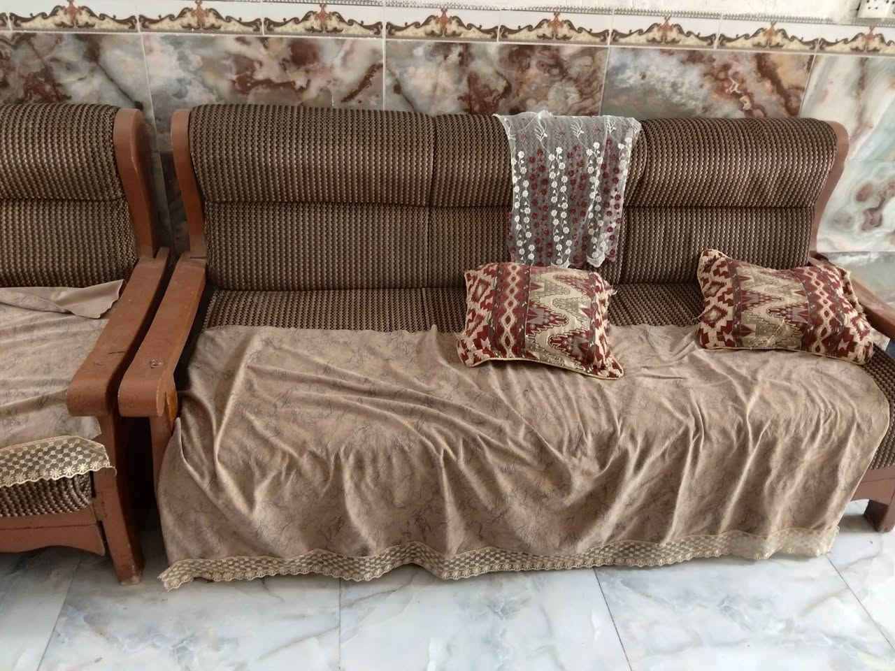 كنب مستعمل • سعره قابل للتفاوض