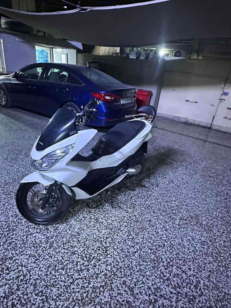 السلام عليكم دراجه pcx جيل ثاني ياباني نضيفه.بغداد كماليه ***********,
