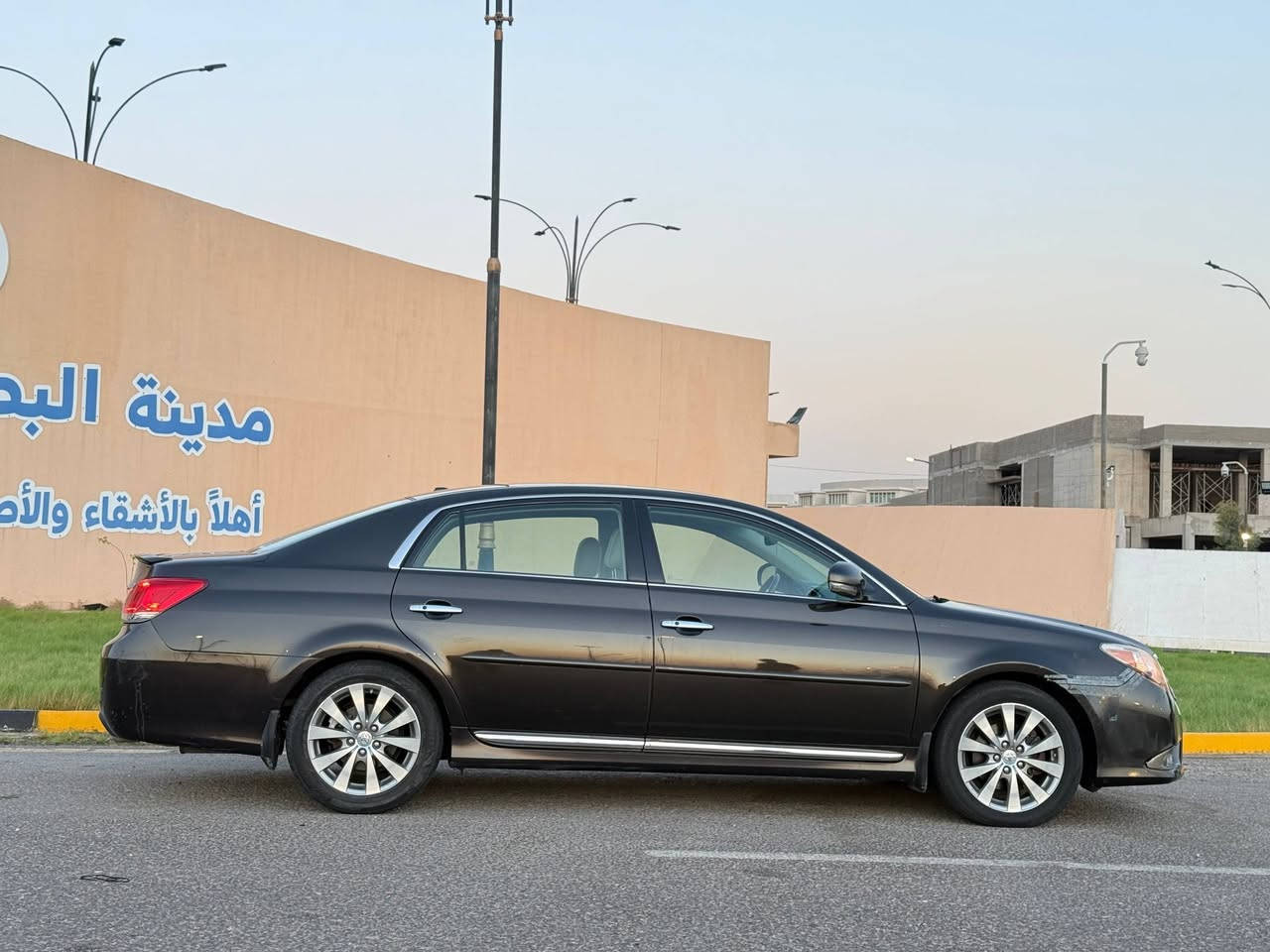 السلام عليكم 
افلون 2011 فل فتحه برده خلفيه جلد 5 بصمات 
وياها بصمتين تشغيل وارد امريكي حادثها مثل ماموضح عدكم بالمنشور
السياره مدفوع گمركها ومستلم قرص 
قرار 102 باقي عليك بس الرقم 
السياره جديده وجاهزه تبريد ثلج ❄️ 
السعر140
للتواصل: ***********
مكان السيارة: البصرة
