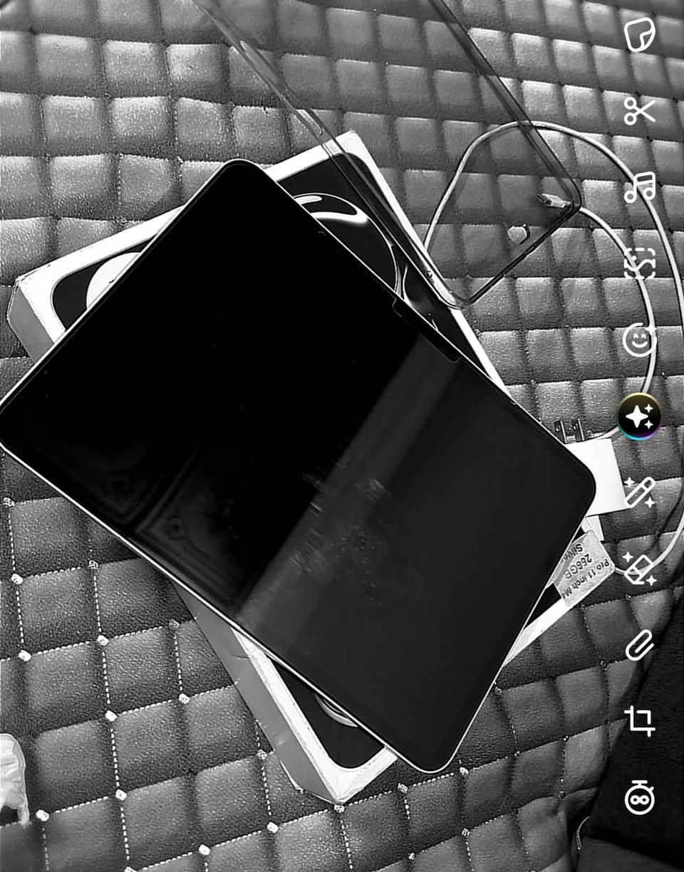 ايباد m4 • ٢٥६ • بطارية ٩٠%