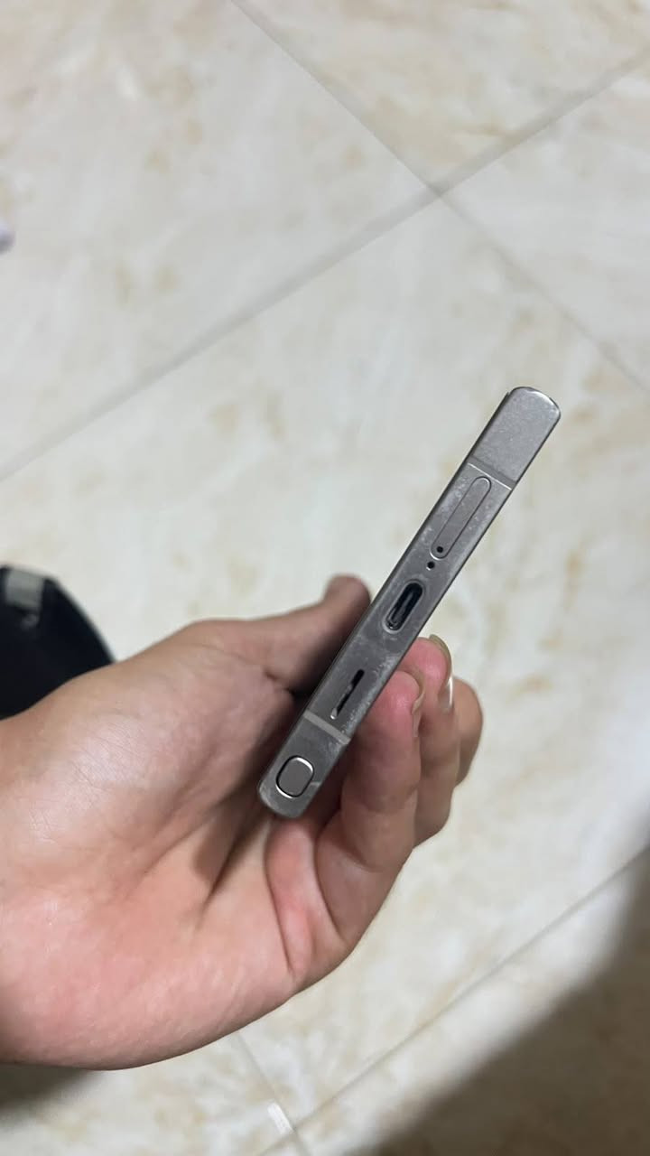 S24الترا 
ذاكرته 256عشوائيه 12 
جهاز ما داخل صيانه  
كلشي موضح بل صور بي نقطه صغيره ما ماثره ع جهاز ولا تكبر ولا تصغر 
هذا رقمي شراي يراسلني وتساب 👇
***********
