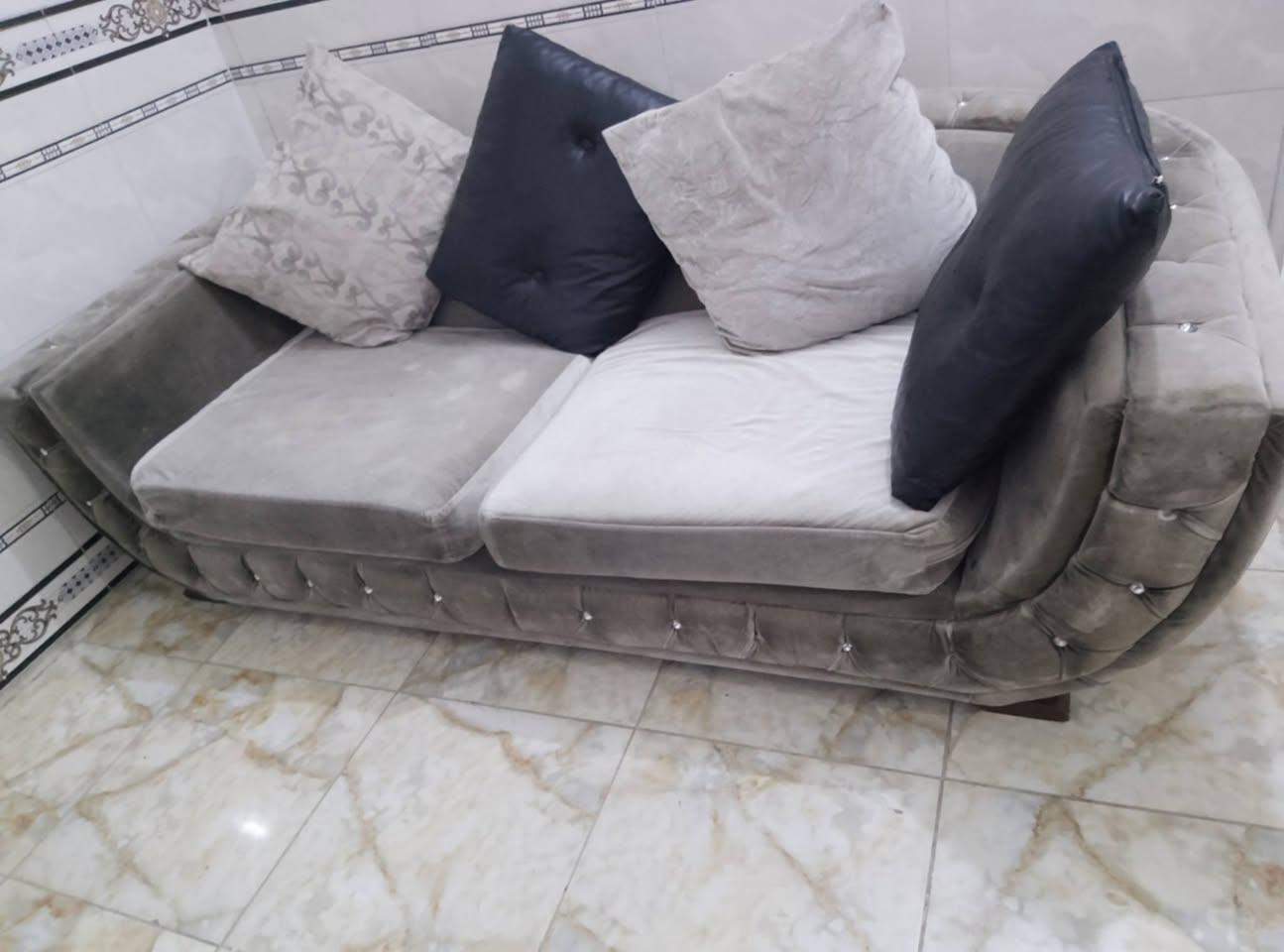 قنفات اثنين السعر 50
المكان حصوه حي عداي مقابيل موكب الزهراء
***********
