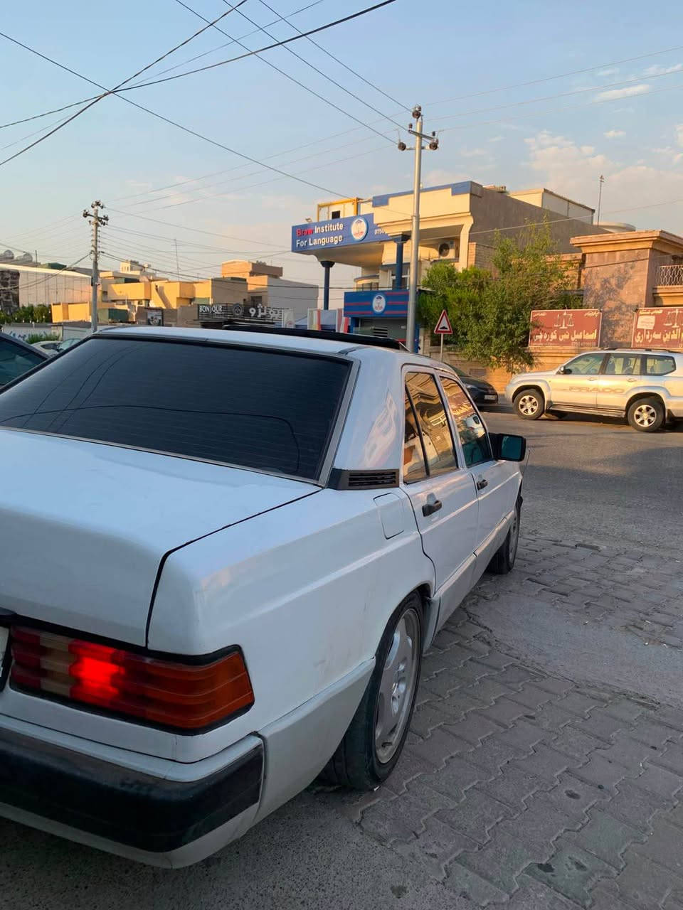 # تەنها فرۆشتن # 

🔹Mercedes 190 🔹
مۆدیل ١٩٩٢
گێڕ تۆماتیک 
سبوغ عام 
پێش و پشتی جەمپی هەیە 
شانسی بە شەرت 
مەکینەی V4 ی بیلاد کەپس 
رەقەم هەولێر سەنەوی نوێیە 
نرخی ٣٨ وەرەقە

▪️*********** ▪️ أربيل, العراق

