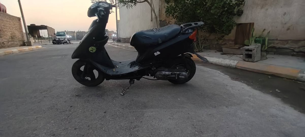 دراجه عصفوريه السعر 100وبيها مجال تشتغل وتطفه مادري شبيها هلموجود تاخذها كوم حديد  للاستفسار خاص او الاتصال على الرقم ***********
